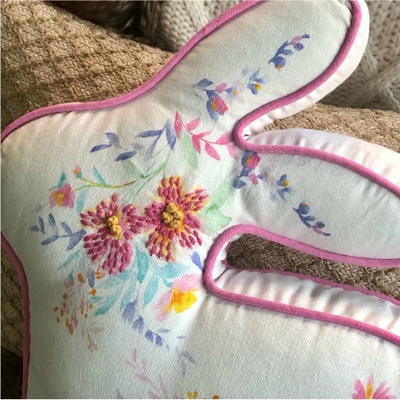 NWT! Easter Bunny 🐇Embroidery Spring Flowers Pillow - Picture 3 of 7